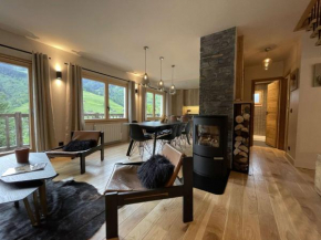 Chalet contemporain 8 pers, 4 chambres, vue sur montagnes, parking, près village - FR-1-342-243